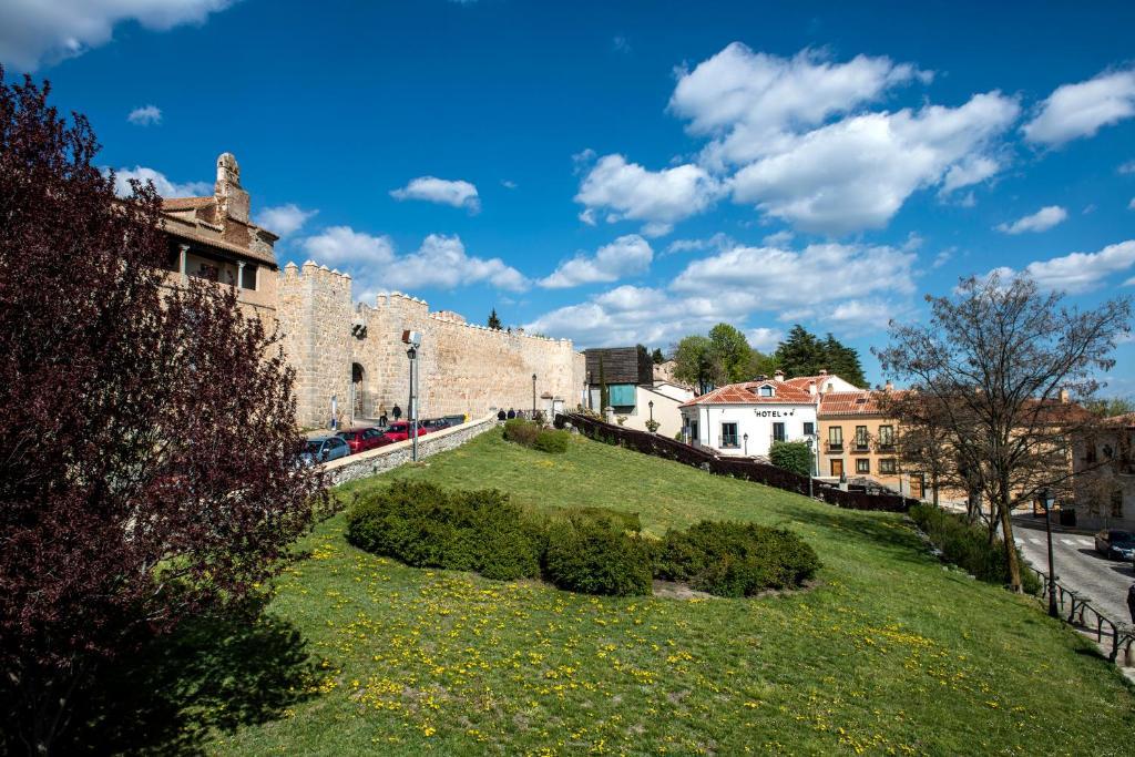 Ávila Hotel Puerta De La Santa מראה חיצוני תמונה